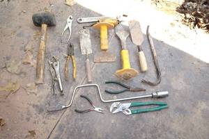 lot 13 image: Assorted Concrete and Hand Tools