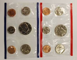 lot 67 image: 1999 U.S. Mint Denver & Philadelphia Uncirculated Coin Set