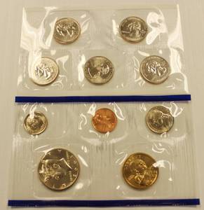 lot 27 image: 2001 U.S. Philadelphia Mint Uncirculated Coin Set