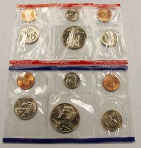 lot 33 image: 1997 U.S. Mint Uncirculated Coin Set Philadelphia & Denver
