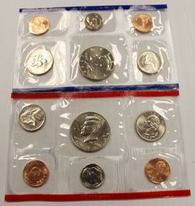 lot 35 image: 1995 U.S. Mint Uncirculated Coin Set Philadelphia & Denver