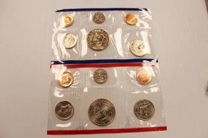 lot 37 image: 1993 U.S. Mint Uncirculated Coin Set Philadelphia & Denver