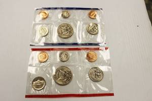 lot 40 image: 1989 U.S. Mint Uncirculated Coin Set Philadelphia & Denver