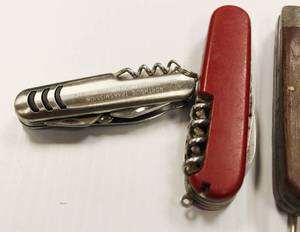 lot 63 image: 3 Pocket Knives Multi Blades