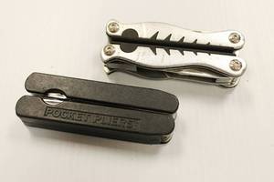 lot 64 image: 2 Multi Tool, Pocket Tools