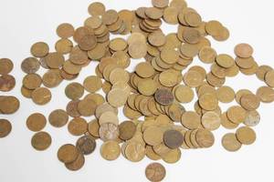 lot 32 image: Lot Of Approx. 200 Wheat Back Pennies
