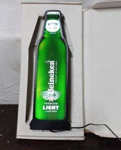 lot 29 image: Lighted Heineken Beer Sign Light