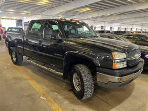 lot 15 image: 2005 Chevrolet Silverado 1500HD LT 4x4 Crew Cab
