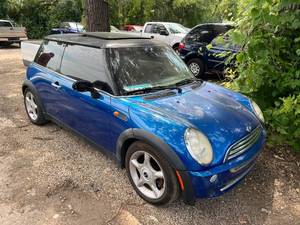 lot 22 image: 2005 Mini Cooper