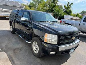 lot 24 image: 2008 Chevrolet Silverado LS 4x4 Crew