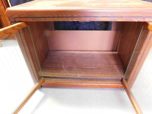 lot 33 image: End table cabinet