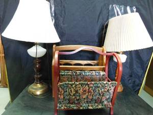 lot 42 image: 2 Lamps and 2 magazine stands