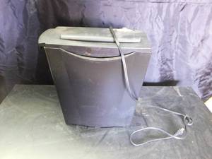 lot 46 image: Paper shredder