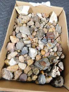lot 66 image: Flat of agates