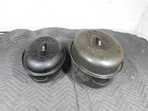 lot 121 image: 2 roasting pans