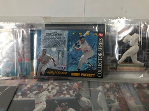 lot 253 image: Lot of Baseball Cards