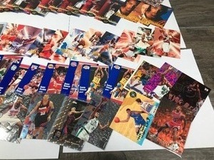 lot 254 image: Lot of Basketball Cards