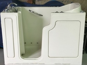lot 6 image: Safe Step Walk in bathtub w Jets