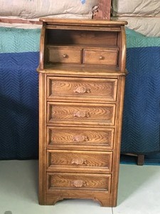 lot 302 image: Solid wood dixie roll top desk with 7 drawers