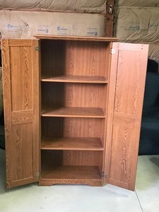lot 307 image: 3 shelf cabinet