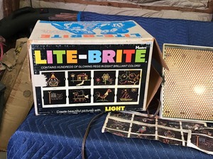 lot 325 image: 1973 Light Brite with the patterns, pegs and directions in original box