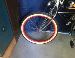 lot 1 image: Vintage Whizzer motorized bike
