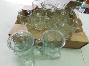 lot 134 image: Flat of mugs