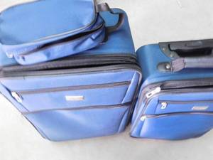lot 142 image: 4 pc set of luggage w wheels