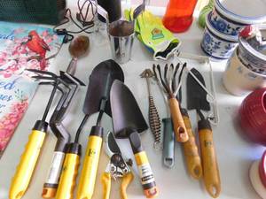 lot 154 image: Gardening items