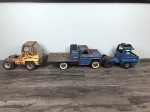 lot 337 image: 3 - Vintage metal toy trucks