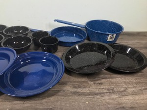 lot 344 image: 13 - piece Cinsa enamelware set