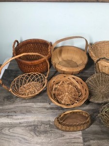 lot 345 image: Lot of baskets