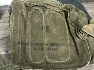 lot 357 image: Lot of military items