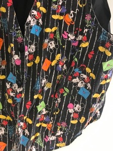 lot 362 image: Vintage vest with Mickey and Minnie Mouse