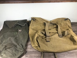 lot 377 image: 2 - Military duffle bags