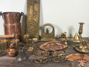 lot 381 image: Lot of brass and copper items