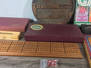 lot 383 image: Lot of vintage board games