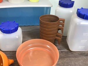 lot 387 image: Lot of Tupperware and more