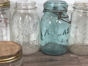 lot 389 image: 10 - Vintage canning jars