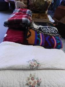 lot 165 image: Bedspread and shams, soft blankets, and pillows