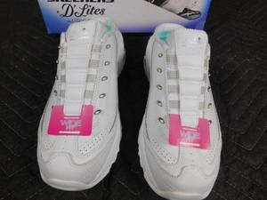 lot 181 image: New Sketcher low back tennis shoes