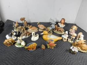 lot 185 image: ceramic figurines and 1 glass eagle
