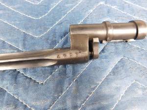lot 200 image: Vintage 4 sided bayonet