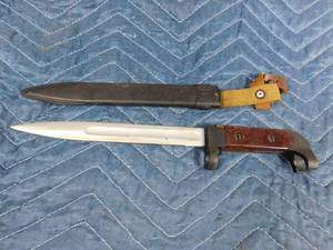 lot 202 image: Vintage Bayonet with metal sheath