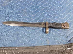 lot 203 image: Vintage bayonet