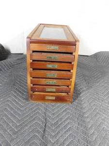 lot 204 image: Vintage Castle Creeks collectors cabinet display case