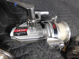 lot 426 image: 4 vintage spinning reels and a reel case