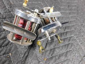 lot 431 image: 2 Vintage casting reels
