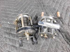 lot 435 image: 2 Vintage casting reels