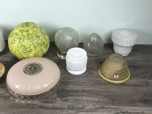 lot 512 image: Vintage light globes